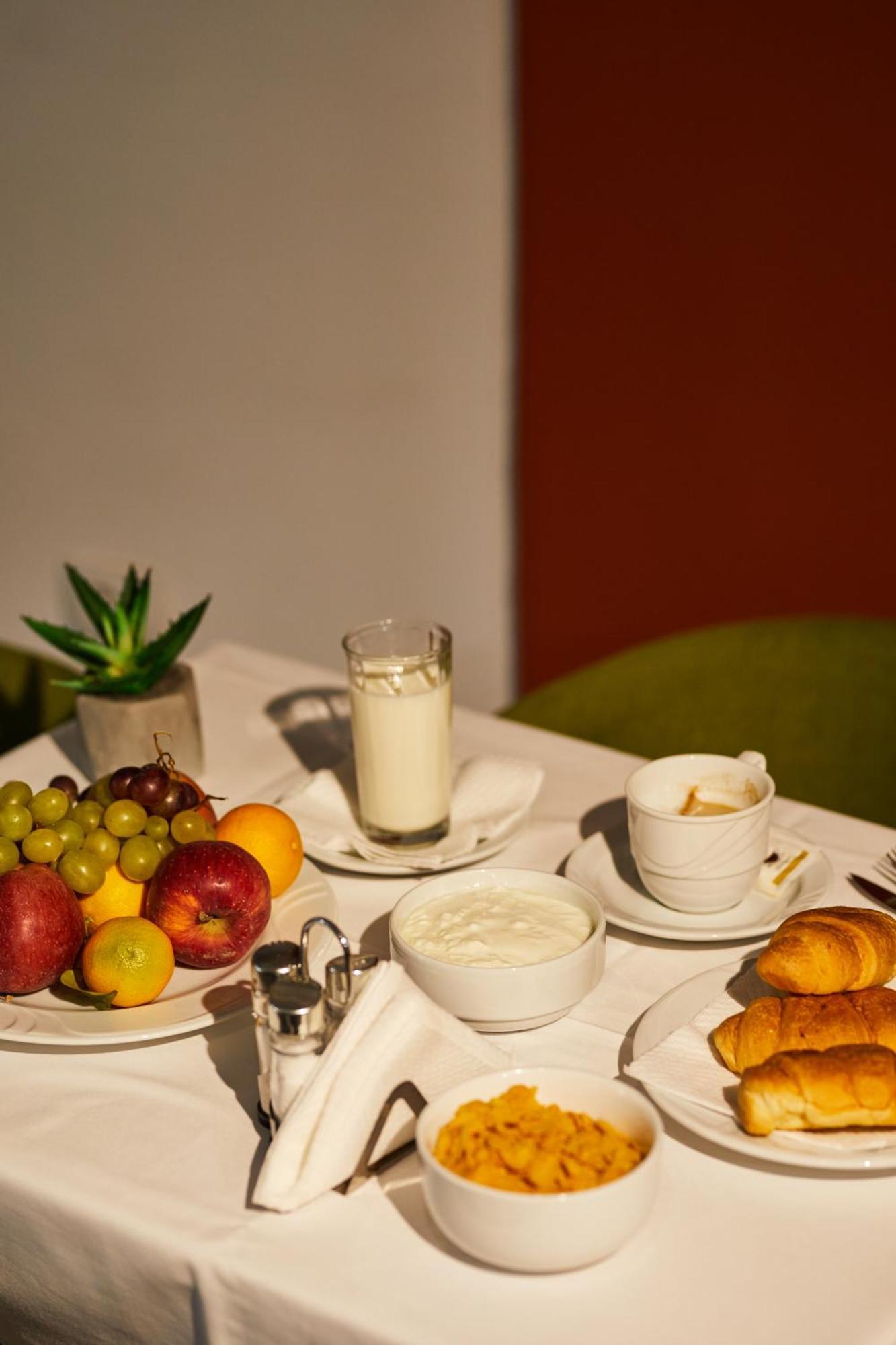 Arc Hotel Tirana Yzberish Ngoại thất bức ảnh